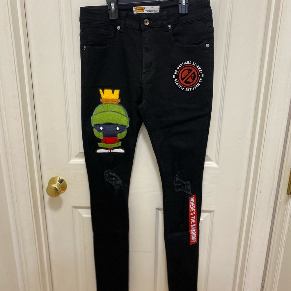 LOONEY TUNES MEN"S SLIM FIT PATCH JEANS BLACK SIZE 32X32